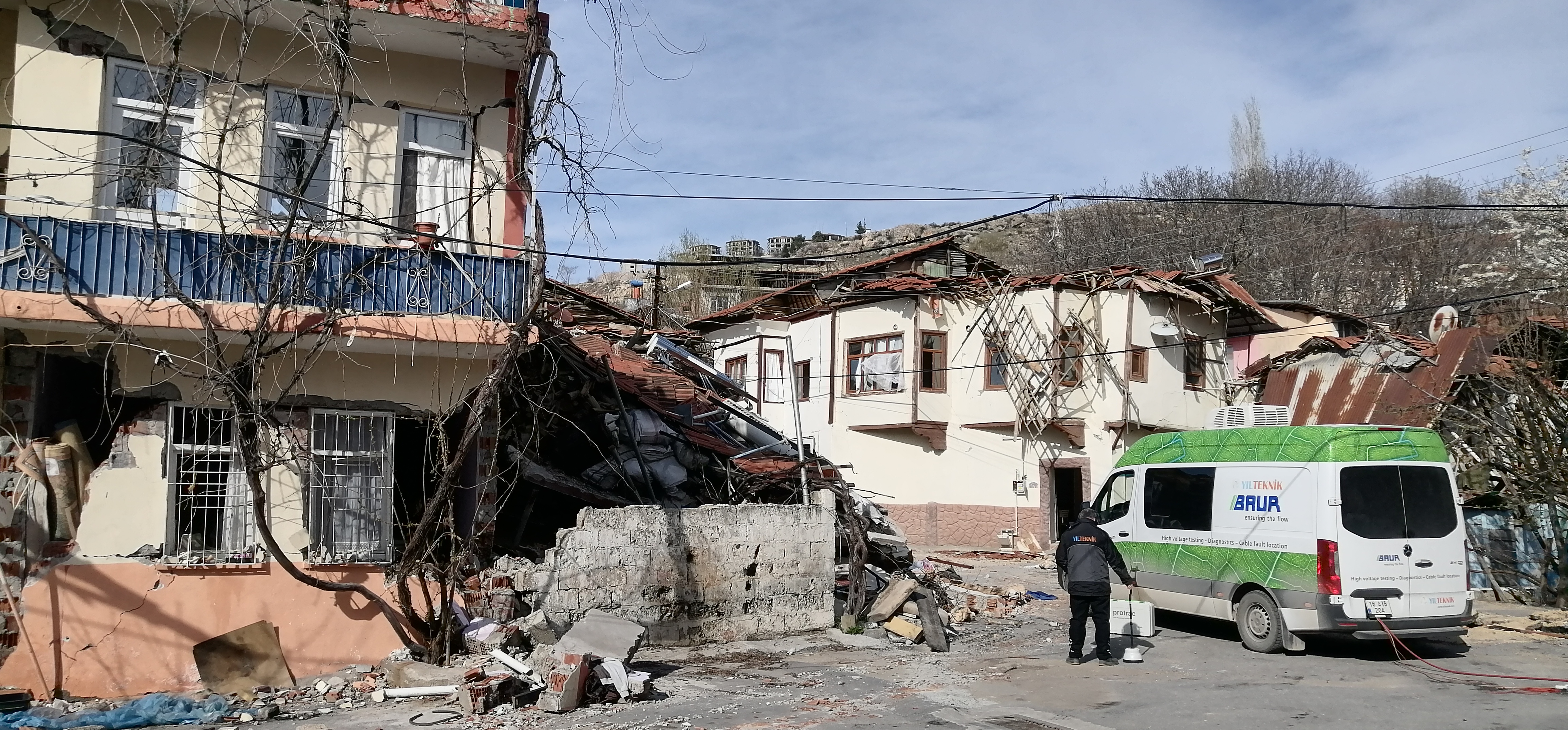 Yılteknik Enerji Deprem Bölgesine Elektrik Onarımı Desteği Veriyor